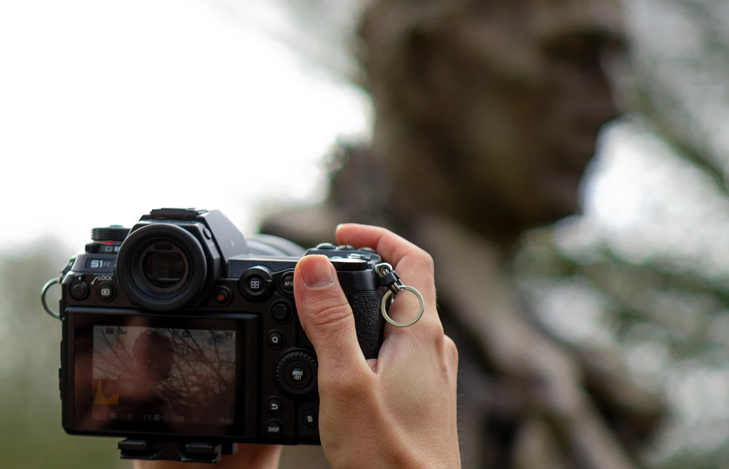 a camera being used to capture photogrammetry of a statue